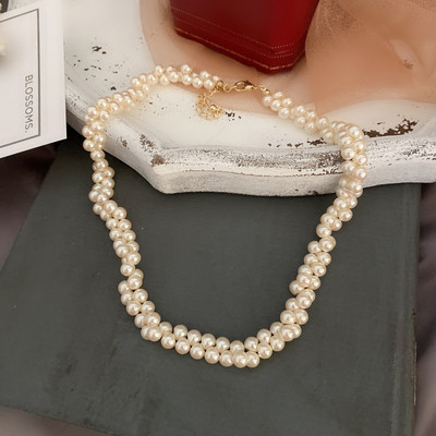 Elegantna ženska biserna ogrlica zlatne boje