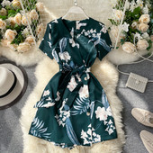 Ženski ležerni kombinezon sa špic izrezom i kratkim rukavima