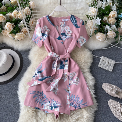 Ženski ležerni kombinezon sa špic izrezom i kratkim rukavima