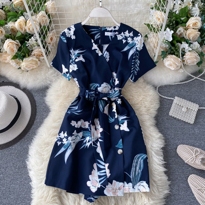 Ženski ležerni kombinezon sa špic izrezom i kratkim rukavima