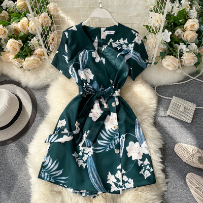 Ženski ležerni kombinezon sa špic izrezom i kratkim rukavima