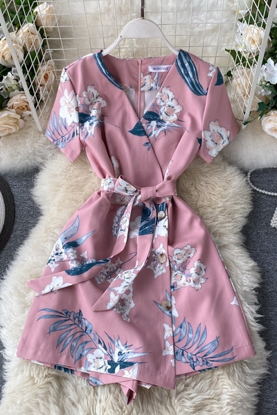 Ženski ležerni kombinezon sa špic izrezom i kratkim rukavima