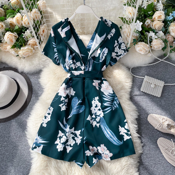 Ženski ležerni kombinezon sa špic izrezom i kratkim rukavima