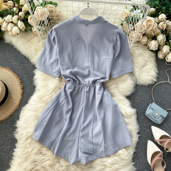 Κομψές γυναικείες ολόσωμες φόρμες με ελαστική μέση και λαιμόκοψη