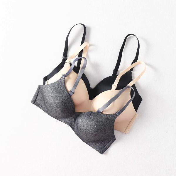 Moodne naiste rinnahoidja jäiga kolmnurkse kupuga