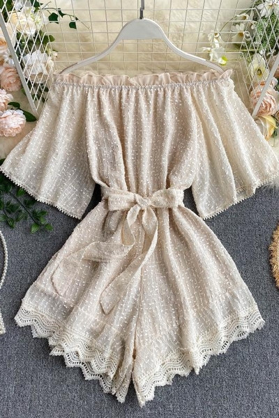 Κομψές γυναικείες ολόσωμες φόρμες με ζώνη και δαντέλα