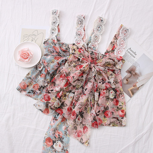 Női felső virágmintával, szalaggal és csipkével