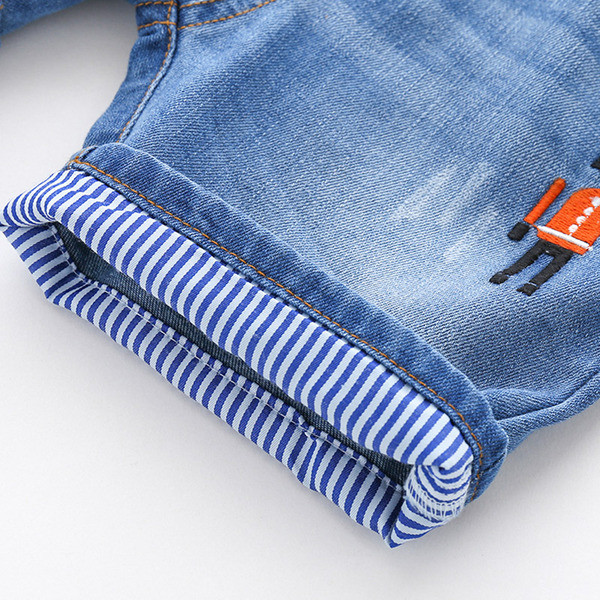 Παιδικά τζιν σορτς για αγόρια με κέντημα και κορδόνια