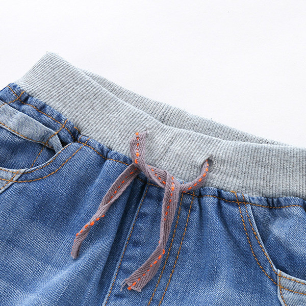 Παιδικά τζιν σορτς για αγόρια με κέντημα και κορδόνια