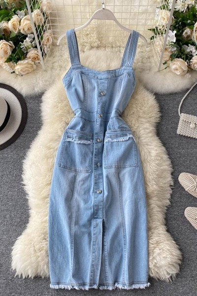 Alkalmi női farmer ruha gombokkal és széles pántokkal