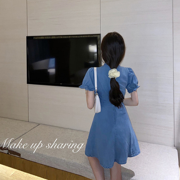 Új modell rövid farmer női ruha gallérral és kék kivágással