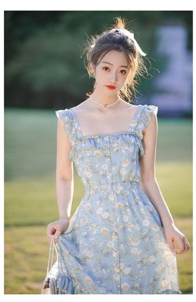 Női ruha négyzet alakú nyakkivágással és széles pántokkal - retro stílusú