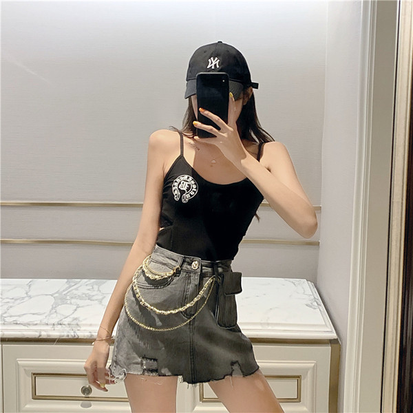 Női farmerszoknya fém elemekkel, szakadt motívumokkal