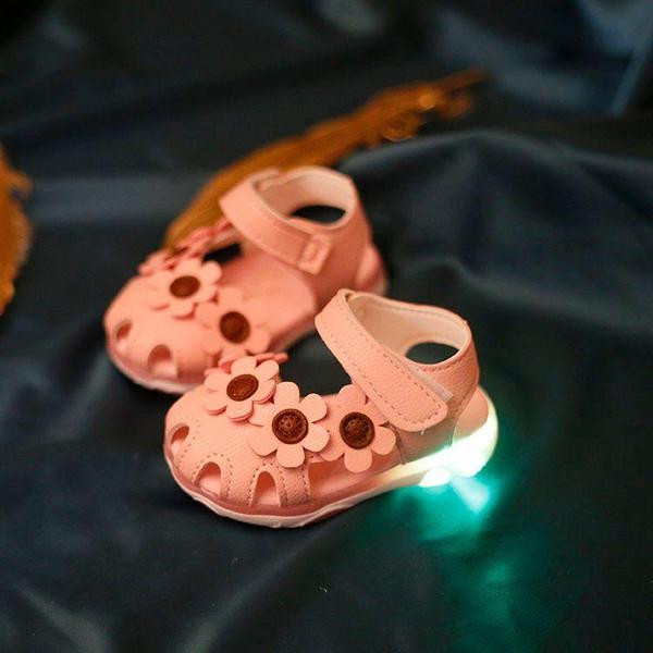 Világító gyerekszandál lányoknak matricával