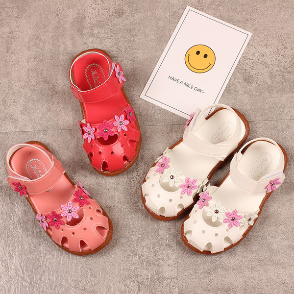 Gyermek bőr szandál lányoknak virággal