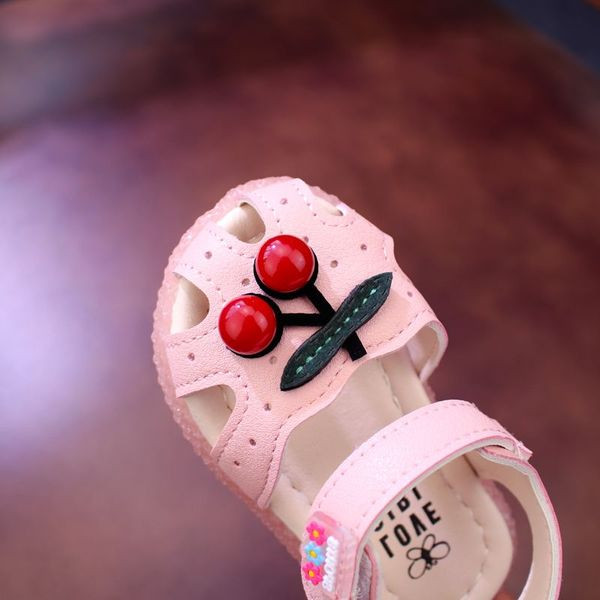 Gyerekszandál lányoknak 3D elemes cseresznyével