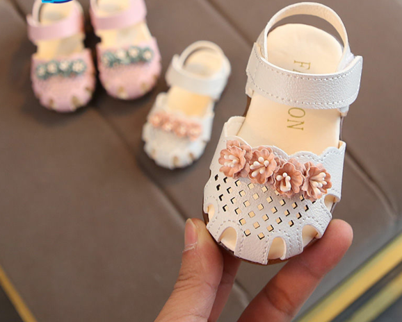 Детски сандали от еко кожа с равна подметка и декорация цветя
