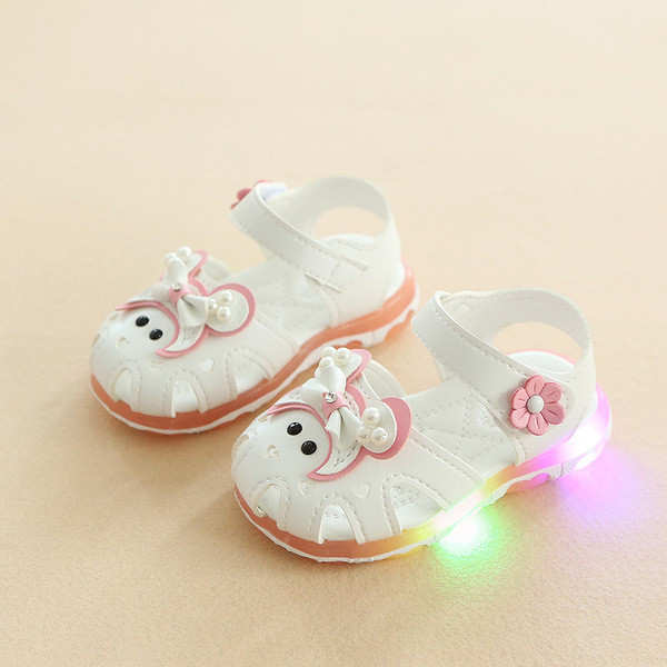 Φωτεινά παιδικά σανδάλια για κορίτσια με πέρλες