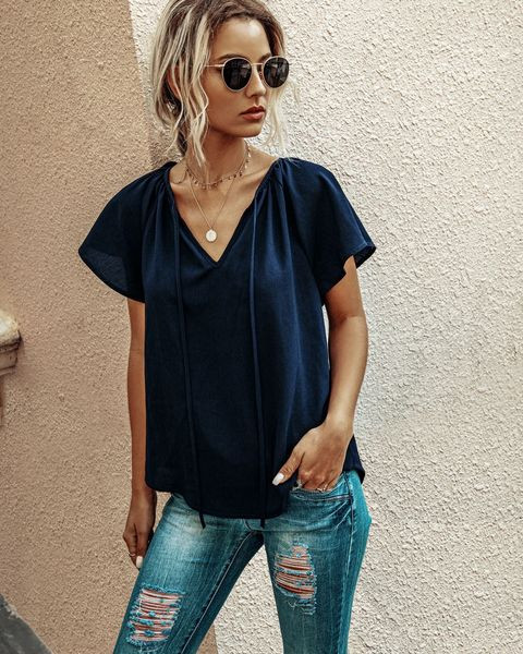 Alkalmi női blúz rövid ujjal és nyakkendővel