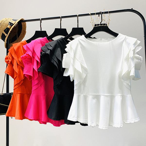 Női blúz ovális nyakkivágással és széles ujjakkal