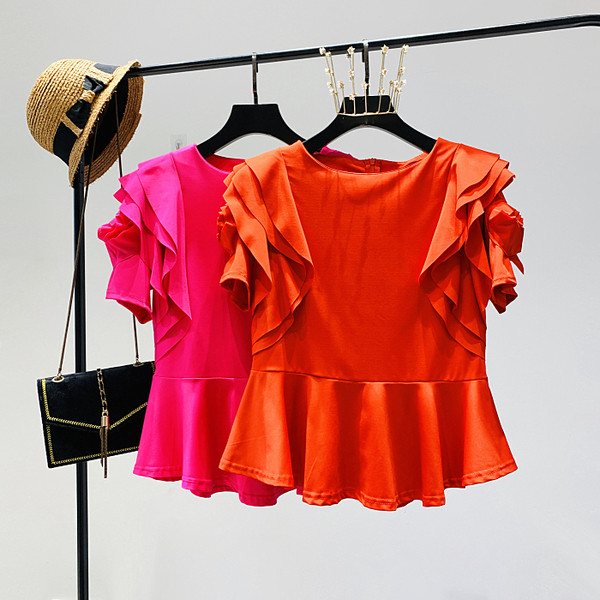 Női blúz ovális nyakkivágással és széles ujjakkal