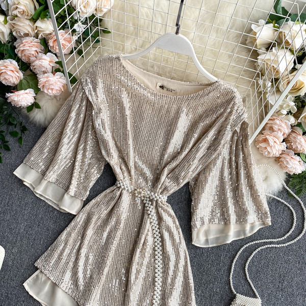 Дамска стилна рокля с пайети и колан на талията