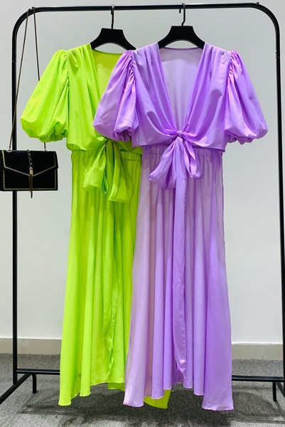 Разкроен модел дълга дамска рокля с дълбоко шпиц деколте