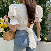 Új modell női blúz szögletes nyakkivágással, hímzéssel és csupasz háttal