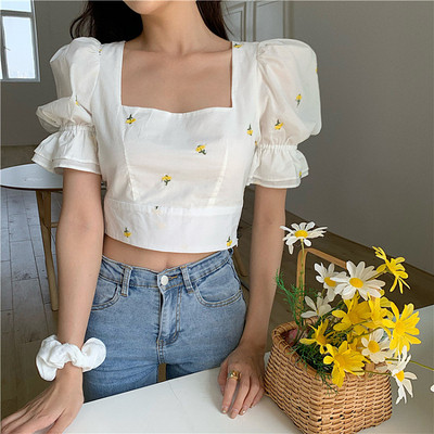 Új modell női blúz szögletes nyakkivágással, hímzéssel és csupasz háttal