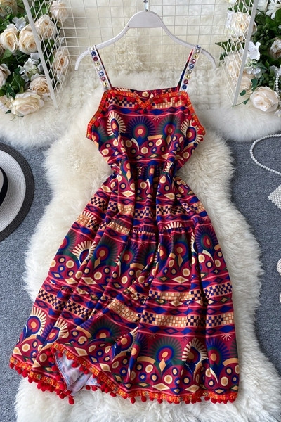 Многоцветна дамска рокля с бродерия на презрамките