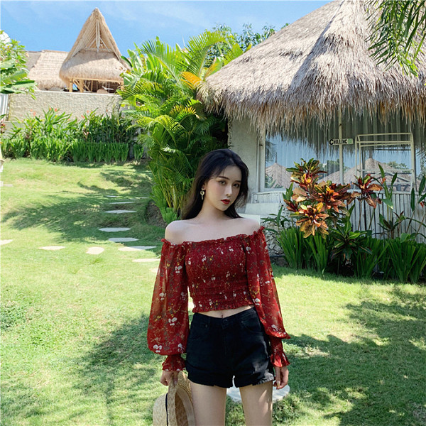 Női blúz csupasz váll és széles ujjú