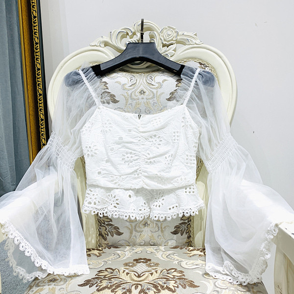 Модерна дамска блуза с широки ръкави и дантела