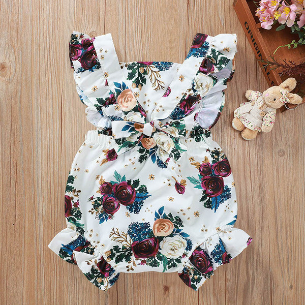 Детски гащеризон с презрамки и флорален десен в бял цвят 