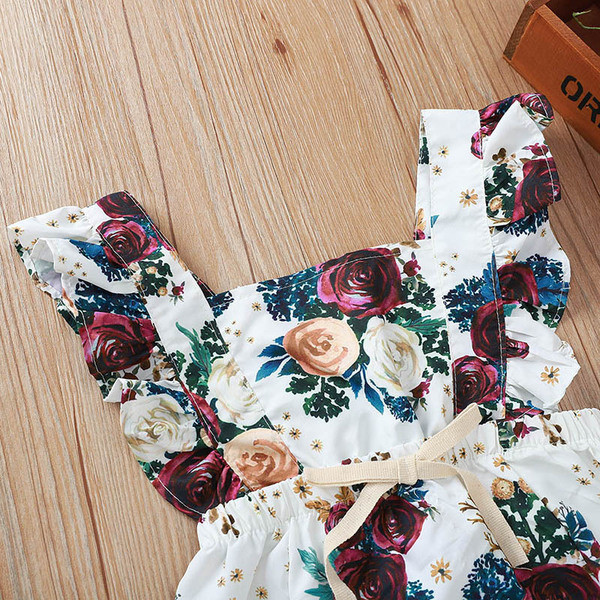 Детски гащеризон с презрамки и флорален десен в бял цвят 