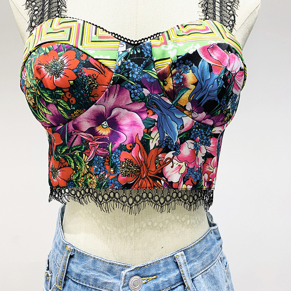 Цветен дамски потник с широки презрамки - къс модел