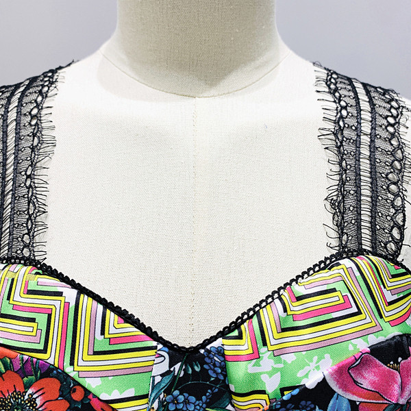 Цветен дамски потник с широки презрамки - къс модел