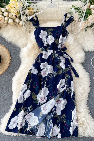 Virágmintás, szögletes dekoltázsú női ruha