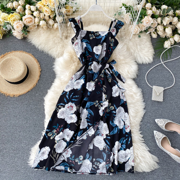 Virágmintás, szögletes dekoltázsú női ruha