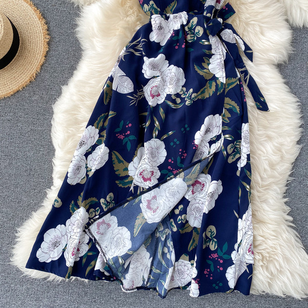 Virágmintás, szögletes dekoltázsú női ruha