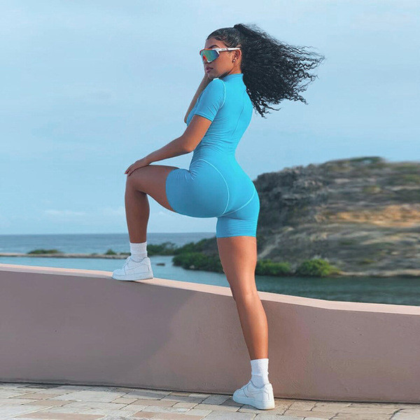 Γυναικείες αθλητικές κοντές φόρμες κατάλληλες για γιόγκα