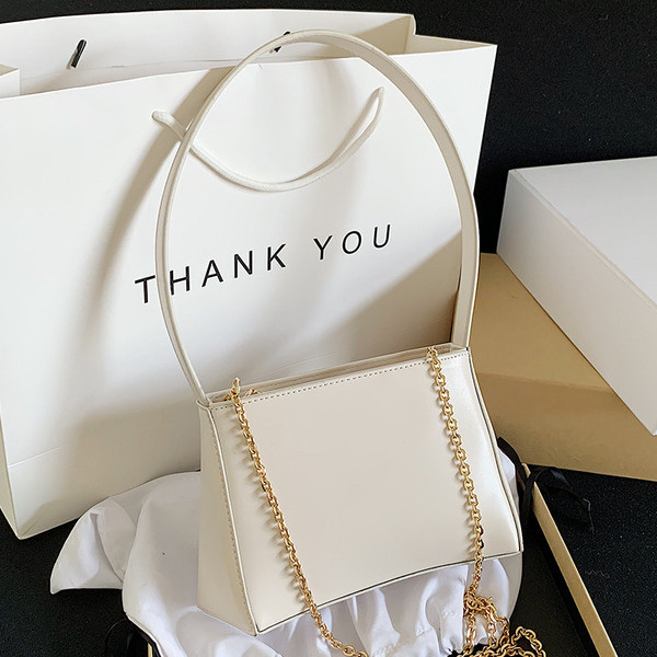 Κομψή γυναικεία τσάντα από οικολογικό δέρμα  με δύο λαβές