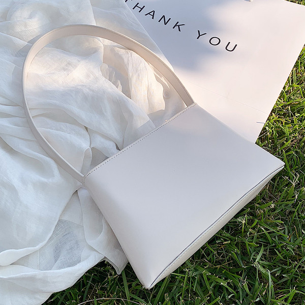 Κομψή γυναικεία τσάντα από οικολογικό δέρμα  με δύο λαβές