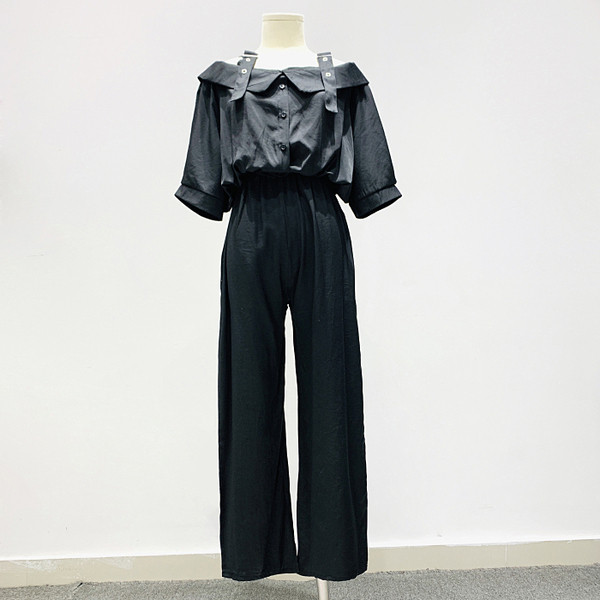 Μοντέρνες γυναικείες ολόσωμες φόρμες με γυμνούς ώμους