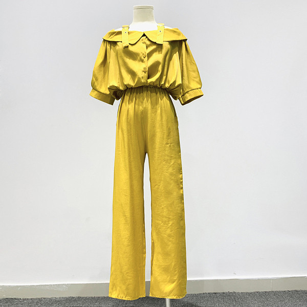 Μοντέρνες γυναικείες ολόσωμες φόρμες με γυμνούς ώμους