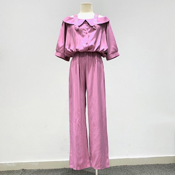 Μοντέρνες γυναικείες ολόσωμες φόρμες με γυμνούς ώμους