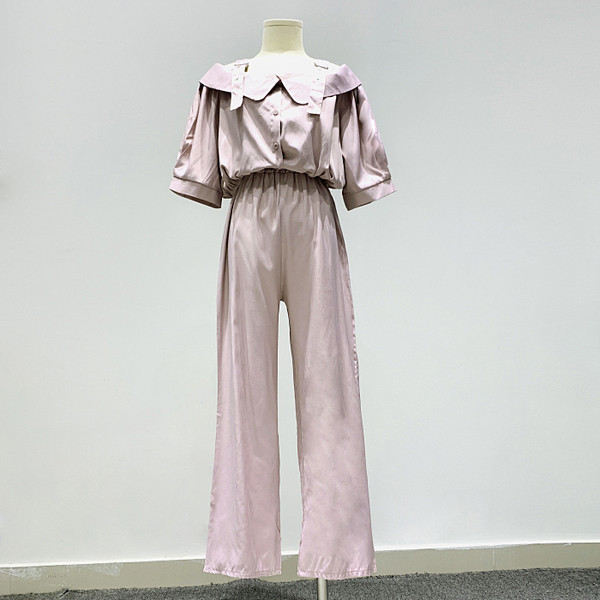 Μοντέρνες γυναικείες ολόσωμες φόρμες με γυμνούς ώμους