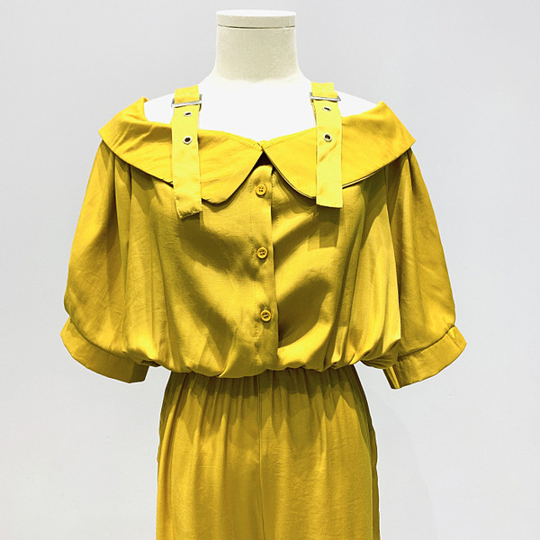 Μοντέρνες γυναικείες ολόσωμες φόρμες με γυμνούς ώμους