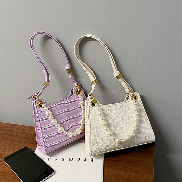 Σύγχρονη γυναικεία τσάντα από οικολογικό δέρμα με πέρλες