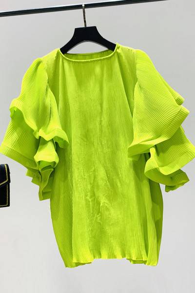 Új modell női blúz széles ujjal és kerek nyakkivágással