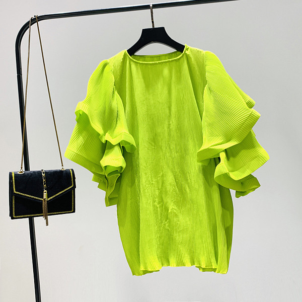 Új modell női blúz széles ujjal és kerek nyakkivágással